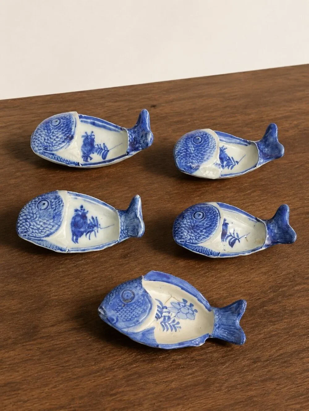 Antique Meiji Japanese Blue White Imari Fish Brush Washers Set of 5 c1890